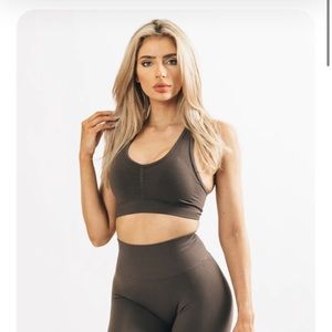 NWT Alphalete Amplify sports bra in Mocha - Size S